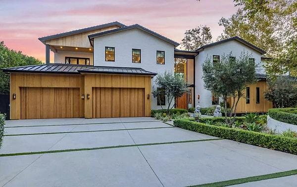 Kaliforniya'nın San Fernando Vadisi'nde bulunan geniş bir ev, sadece bir değil, üç ünlüye ev sahipliği yaptıktan sonra piyasaya sürüldü.