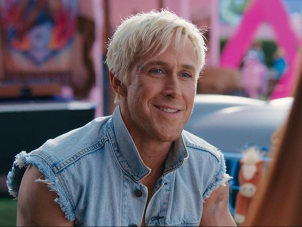 Geçtiğimiz sene Barbie filminde canlandırdığı Ken karakteri ve seslendirdiği şarkı ile akıllara bir kere daha kazınan Ryan Gosling, dün gece Oscar Ödüllerinde boy gösterdi.