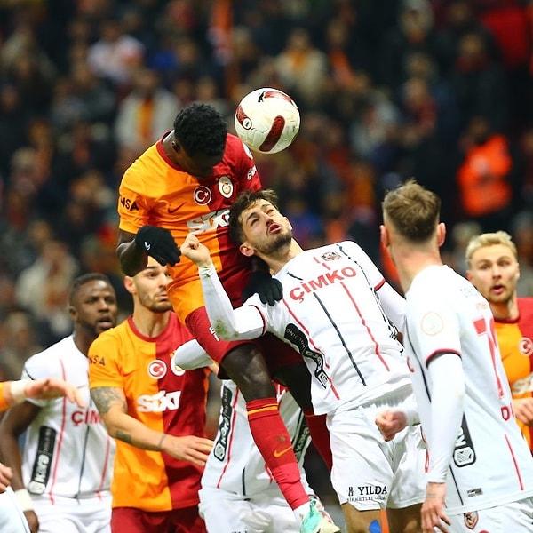 Galatasaray 1-0 geriye düşmesine rağmen geriden gelerek 2-1'lik galibiyete uzandı.