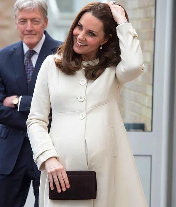 6. Geçtiğimiz haftalarda Galler Prensesi Kate Middleton'ın saraydan tarafından yapılan bir açıklamayla ameliyat olduğu ve görevlerine ara vereceği haberine ulaşılmıştı. Prensesin sağlık durumuyla ilgili yeni güncellemler geldi.