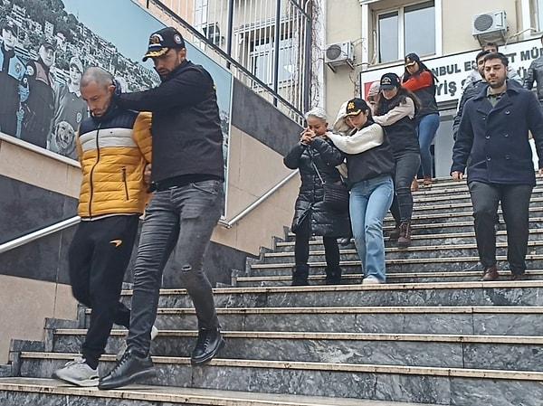 7 Ayrı kişinin 11 milyon lira dolandırıldığı öğrenilirken, şüphelilerin adresini belirleyen polis ekipler İstanbul ve Muğla'daki adreslere baskın yaptı.