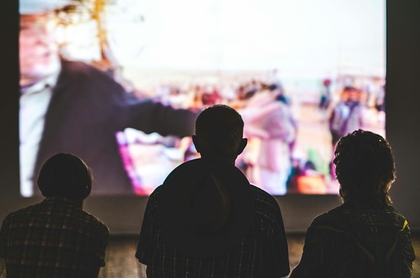 12. "O zamanlar sinirimi bozsa da şu an özlediğim şey babamla her film izlediğimizde babamın daha filmin ilk dakikalarında uyuya kalmasıydı."