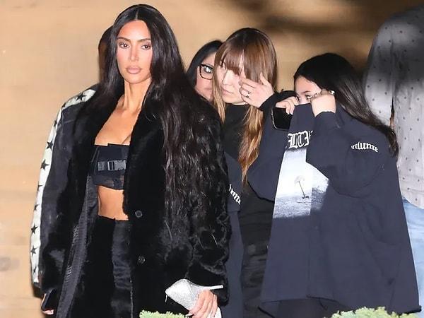 Ünlü eski sevgililer Salı gecesi Malibu'daki Nobu'da ayrı ayrı kameraya yakalandılar. Kim Kardashian kızı Northla birlikte restauranta giriş yaptı.