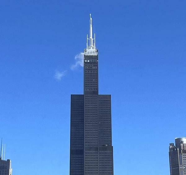4. "Chicago o kadar soğuk ki Willis Kulesi'nin üstü dondu."