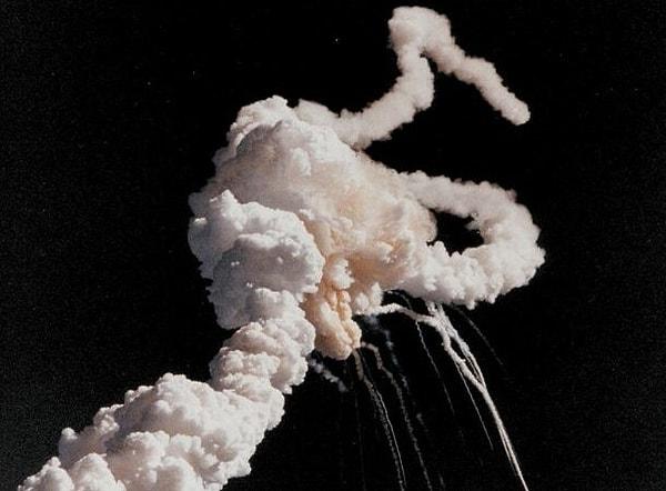 8. Temiz bir roket kalkışından daha tatmin edici bir şey yoktur. Ne yazık ki Amerika'nın tüm uzay görevleri sorunsuz gitmiyor.1986 yılında Uzay Mekiği Challenger feci bir kaza geçirdi. Bu kazadan önceki yıllarda Challenger pek çok kez kullanılmıştı. Üç yıl önce ilk "uzay yürüyüşüne" izin vermiş ve toplamda 9 kez Dünya atmosferinin dışına çıkmıştı.