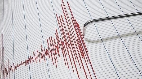 AFAD, bu sabah karşı Hakkari Yüksekova’da 4.3 büyüklüğünde deprem meydana geldiğini açıklamıştı. Kandilli Rasathanesi ise depremin büyüklüğünü 4.1 olarak duyurdu.