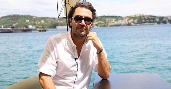Şarkıcı Yaşar İpek, ilk olarak 2003 yılında çıkardığı Bir Alo De şarkısıyla girmişti müzik piyasasına.