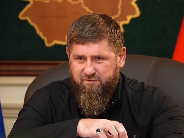 Çeçen lider Kadirov'un sağlıksız görüntüsü "ölüm döşeğinde" olduğu iddialarını gündeme getirse de bu haberler henüz doğrulanmadı.