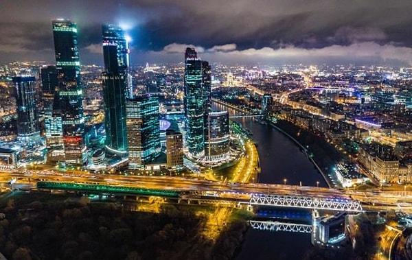 8. sırada bulunan Rusya Federasyonu'nun başkenti Moskova, ilk 10’da yer alan ve son on yılda milyoner nüfusu azalan tek şehir.