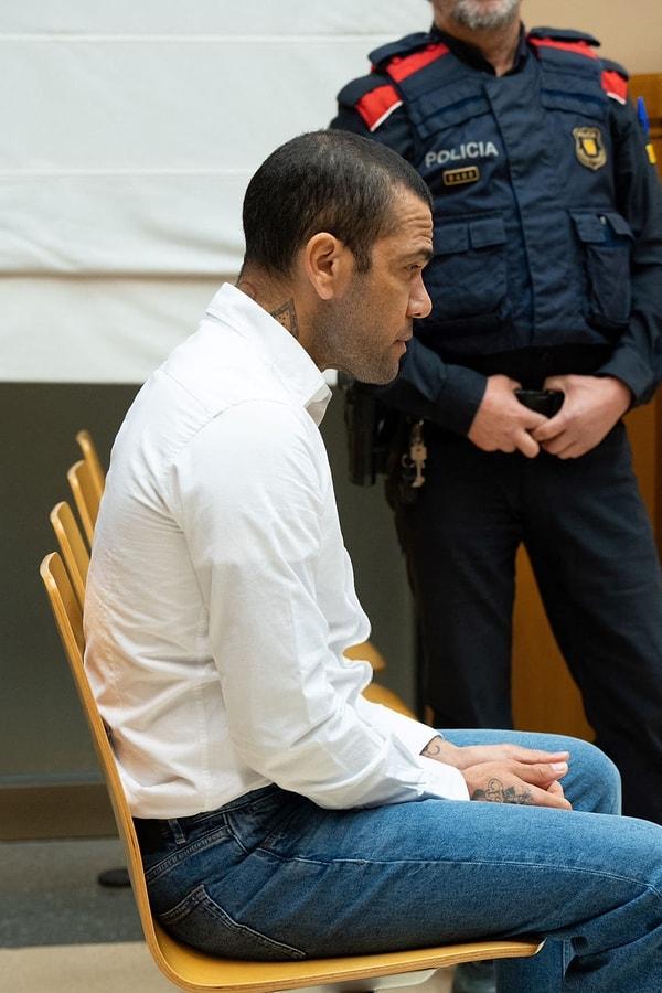 Savcı, Dani Alves için 9 yıl hapis cezasının yanı sıra mağdur kadına 150 bin Euro tazminat ödemesini istedi.