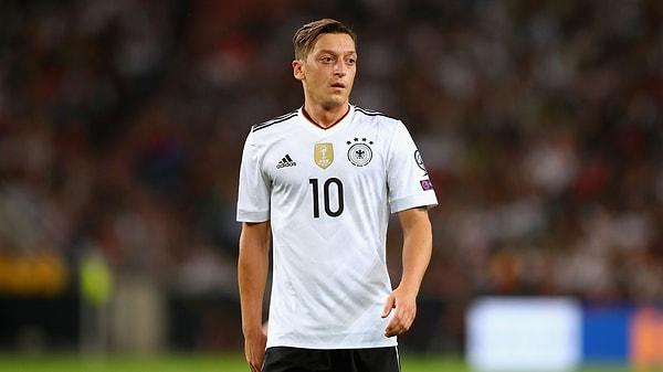 Gazetenin haberine göre Almanya için adı geçen futbolculardan ikisi Kevin Kuranyi ve Mesut Özil.