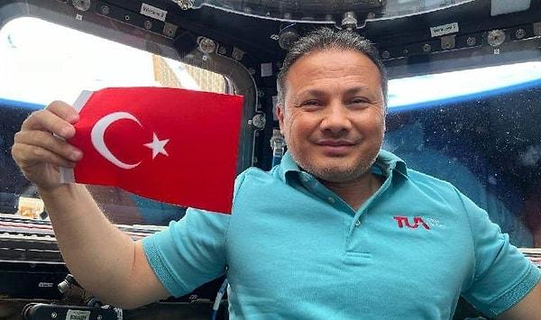 İlk Türk astronot Alper Gezeravcı ve beraberindeki 3 astronot, 19 Ocak saat 00.49'da başarılı bir şekilde dünyadan fırlatılmıştı.
