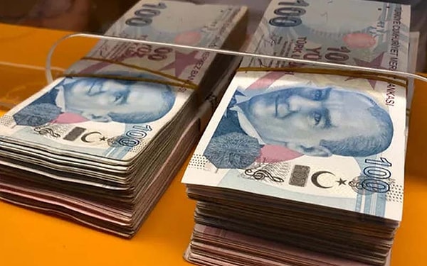 Kamu bankalarında düşüş daha keskin oldu. Tüketici kredilerinde küçülme yüzde 15 sınırına dayanırken, özel bankalarda yüzde 45,5 ile büyüme devam etti.