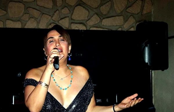 Yıllardır barlarda şarkı söyleyen Almina Can, oldukça cesur bir kadın. Bu cesaret geçirdiği operasyonla ilgili değil: Hislerini en dürüst şekilde, milyonların önünde ifade edebilmesiyle ilgili.