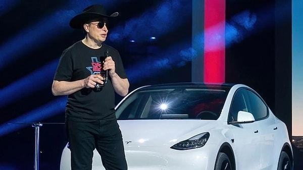 Öte yandan CEO Musk'ın da Tesla için tıpkı işçiler gibi oldukça yoğun şekilde çalıştığını belirtmekte fayda var. Ünlü milyarder, 2017 yılında başlayan Model 3 üretimi boyunca, üç yıl teknik olarak fabrikada yaşayıp masasının altında yattığını açıklamıştı.