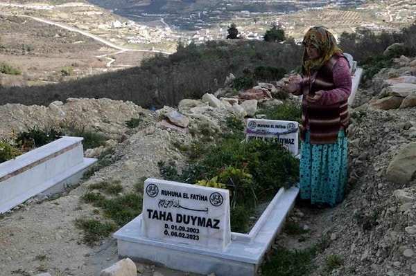 Biliyorsunuz ki genç fenomen ne yazık ki geçtiğimiz yıl yaşanan 6 Şubat depreminde kardeşleri ile birlikte hayatını kaybetmişti.