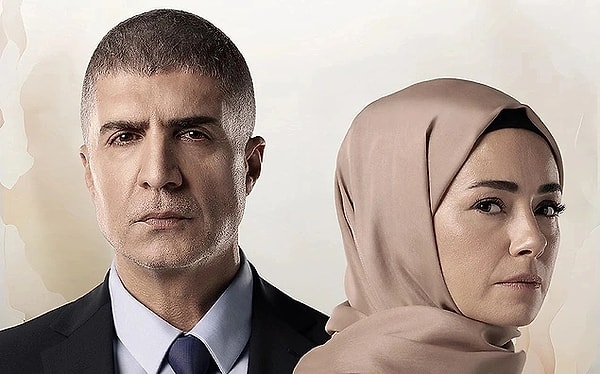 FOX TV'de yayınlanan ve başrollerinde Özcan Deniz ve Özgü Namal’ın yer aldığı cemaat ve seküler aile hayatlarını konu edinen dizi, eleştirilerin odağı olmuştu.