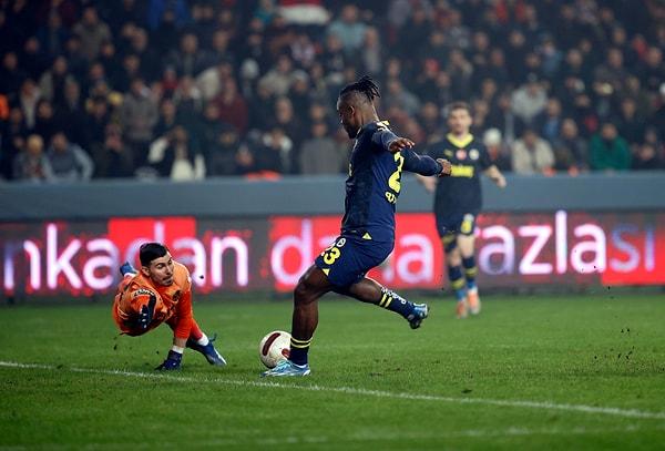 Ligde liderliğini sürdüren Fenerbahçe, Ziraat Türkiye Kupası'nda deplasmanda Gaziantep FK'yı 2-0'lık skorla mağlup etti.