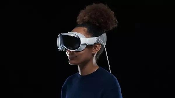 Amerika merkezli teknoloji devi Apple, yeni sanal gerçeklilik gözlüğü Apple Vision Pro'yu Amerika'da piyasaya sürdü.