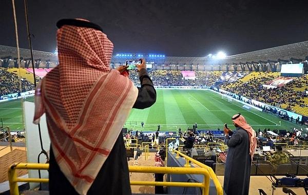 Fenerbahçe ile Galatasaray arasında Suudi Arabistan’da oynanaması planlanan Süper Kupa mücadelesi, Suudi yetkililerin Atatürk’ün sözlerinin yer aldığı pankartlara izin vermemesi sonrasında oynanmamıştı.