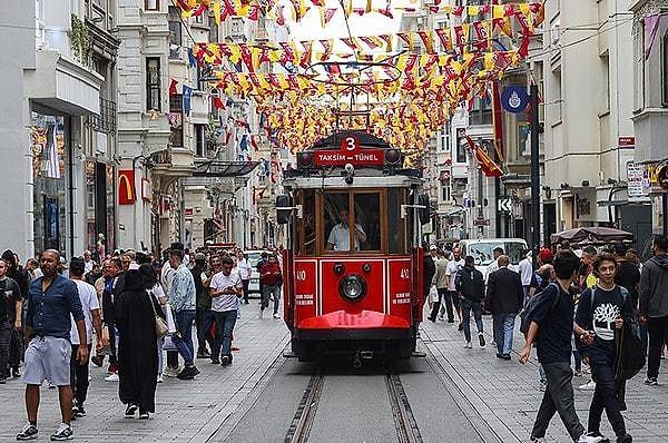 Euromonitor International adlı uluslararası araştırma şirketi tarafından hazırlanan 'Dünyanın En Çok Ziyaret Edilen Şehirleri' listesinde, İstanbul zirvedeki yerini aldı.