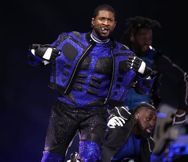 Bu yıl rekor izlenmeye ulaşmış Las Vegas'taki Super Bowl maçının devre arasında sahne alan Usher efsane bir performansa imza attı.
