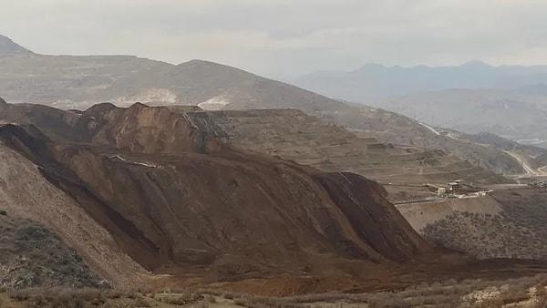Erzincan’ın İliç ilçesinde dün meydana gelen altın madeni faciası sonrası halen 9 işçiyi arama kurtarmaları devam ediyor.