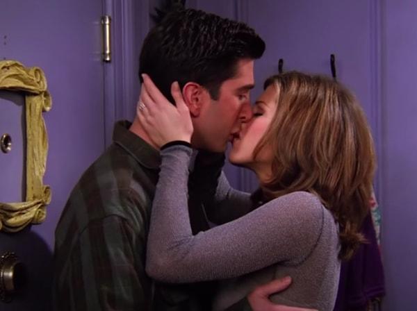 Biliyorsunuz ki yıllar sonra güç bela başlayan Ross ve Rachel ilişkisi başlarda her ne kadar kusursuz gibi görünse de bölümler ilerledikçe bu çiftin dizinin en karmaşık karakterleri olduğunu fark etmiştik.