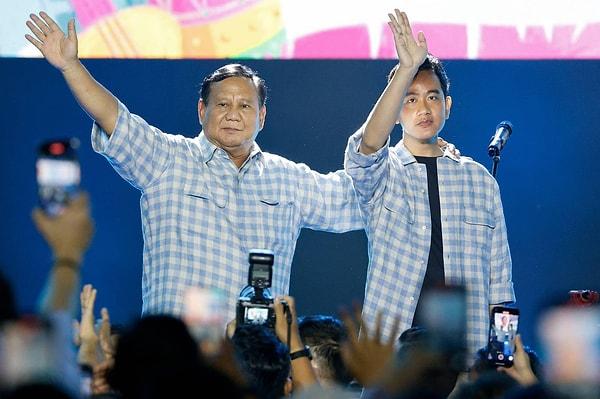 Son 10 senede iki başarısız başkanlık yarışının ardından 72 yaşındaki Prabowo Subianto, üçüncü kez yarıştığı başkanlık seçimlerini zaferle ayrıldı. Analistlere göre, Prabowo Subianto'nun bu başarısında TikTok'un rolü oldukça büyük.