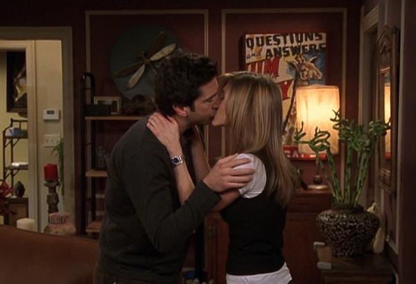 Hatırlarsanız son sezonda Ross ve Rachel yeniden bir araya gelmişti ancak dizi sonlandığı için biz onların geleceğini sadece hayal edebildik. Eğer dizi devam etseydi Ross ve Rachel ilişkisi yine devam eder miydi? Yoksa ikilinin aralarına yeniden birileri girer miydi?
