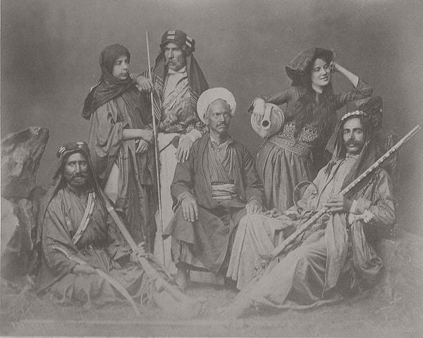 Paylaşıma açılan karelerin birçoğu 1873'te Kahire'de ikinci stüdyosunu açan İstanbullu fotoğrafçı Pascal Sébah tarafından çekildiği de belirtildi.