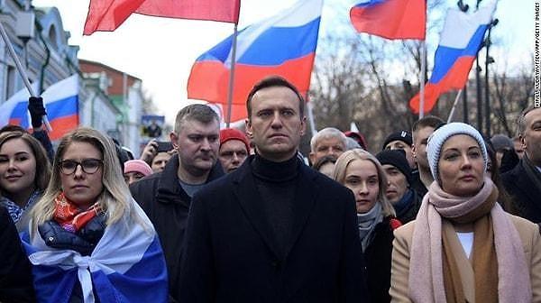 Bugün ise Rusya Federal Cezaevi Servisi, Alexei Navalny’nin hayatını kaybettiğini duyurdu.