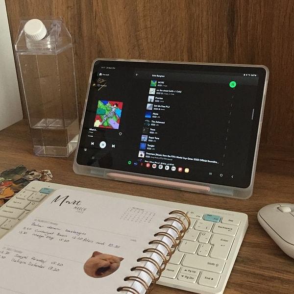 Galaxy Tab S6 Lite modeli, S Pen deneyimini tam anlamıyla yaşamanızı sağlayan bir tablet.