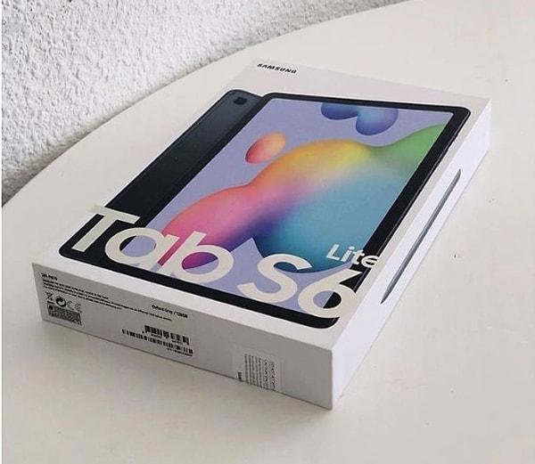 Samsung Galaxy Tab S6 Lite tablet, pek çok içerik ve dosya için yeterli alan sunar.