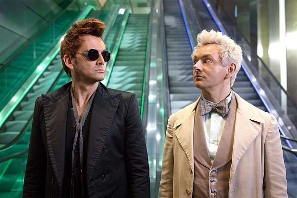 David Tennant, fantastik dizi Good Omens'ta rol arkadaşı Michael Sheen ile olan öpüşme sahnesini ele alırken deneyimin kendileri için "oldukça eğlenceli" olduğunu belirtti.