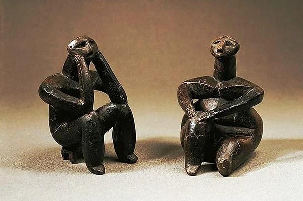 15. Neolitik sanatın başyapıtları: “Düşünen adam” ve “Oturan Kadın”. (Romanya, M.Ö 5000)