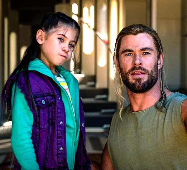 5. "Thor: Love & Thunder"da, Chris Hemsworth'ün kızı India Rose Hemsworth, Thor'un sonunda evlatlık alacağı ve mücadele edeceği Gorr'un kızı Love olarak göründü.