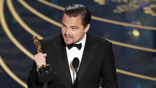 Son Oscar ödülünün "The Revenant" filmiyle almış tüm genç kızların zamanında ölüp bittiği Leonardo DiCaprio'yu hepimiz tanıyoruz.