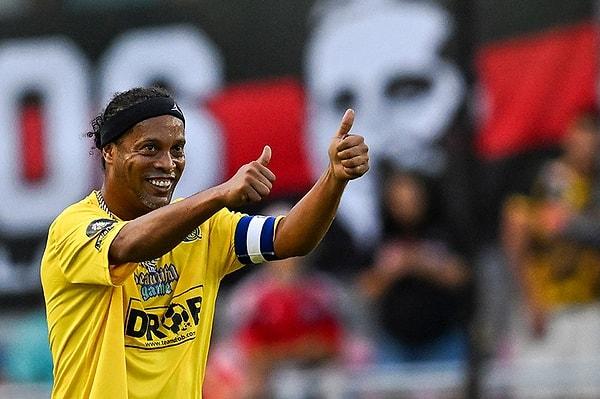 Survivor'a dünyaca ünlü bir futbolcunun geleceğini duyuran Ilıcalı o ismin Ronaldinho olduğunu açıkladıktan sonra sosyal medya ayağa kalktı.