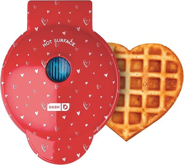 6. Kalp Şeklinde Mini Waffle Yapma Makinesi
