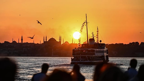 Meteorolojiye göre; hava sıcaklıkları cuma gününden itibaren batı kesimlerden başlayarak artacak.