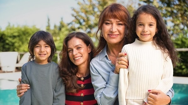 Şimdilerde Demet Akbağ ile birlikte Sandık Kokusu dizisinde rol alan ünlü oyuncu hem doğallığı hem sempatik tavırları ile oldukça geniş bir hayran kitlesine de sahip.