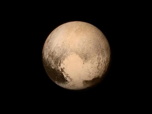 10. "Plüton'un varlığı önceleri sadece bir dedikoduyken keşfinden sonra kayıtlara geçirilmesiyle kanıtlandı. Ne yazık ki Plüton artık bir gezegen olarak sayılmamaktadır."