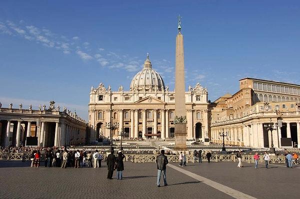 9. "Vatikan, 1998'de dünyadaki en yüksek cinayet oranına sahipti ancak o zamandan beri suç oranları düşüyor."