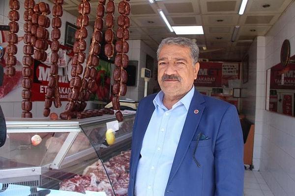 Adana'da bin lira fiyatla kasap sucuğu bulunmadığını belirten Yağmur, "Bizim 400 lira fiyatla sattığımız kemiksiz etin marketlerde 700 lira fiyatla satıldığını düşünürsek, sucuğun yüksek fiyatlara satılmasına da şaşırmıyoruz" diyor.