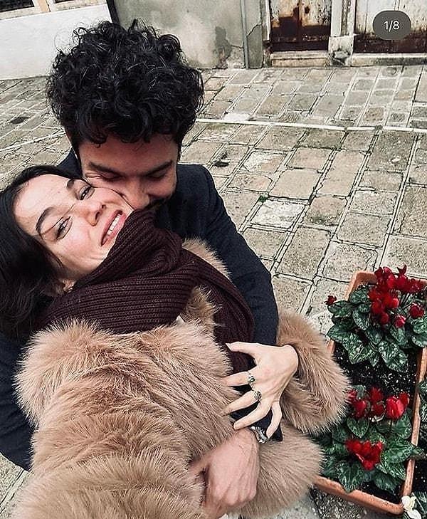 Kaan Yıldırım, şimdilerde ise kendisi gibi ünlü oyuncu Pınar Deniz ile yaklaşık iki yıldır dolu dizgin bir aşk yaşıyor.