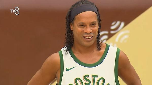 Survivor'da esen Ronaldinho rüzgarının ardından ise ünlü futbolcunun programa konuk olmak için aldığı ücretle ilgili iddialar ortaya atıldı.