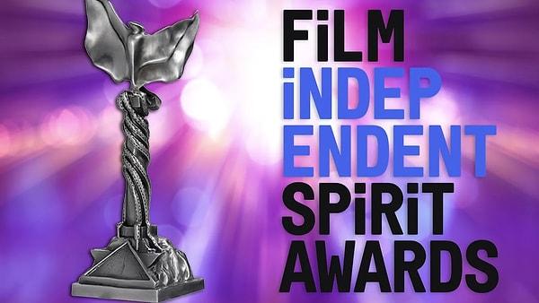 Bağımsız Ruh Ödülleri isimli, bağımsız film yapımcılarının ödüllendirildiği tören geçtiğimiz saatlerde 39. organizasyonunu gerçekleştirdi. Törene birbirinden ünlü isimler televizyon ve sinema yapımlarının sahiplerini görmek ve ödüllerini almak için katıldı.