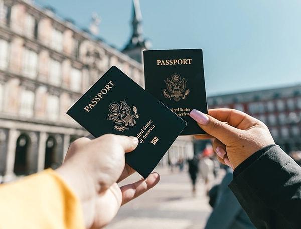 1. Birçok ülke pasaportunuzun kullanım süresi altı ay veya daha azsa giriş yapmanıza izin vermez. Yurt dışına çıkmadan önce buna dikkat edin.