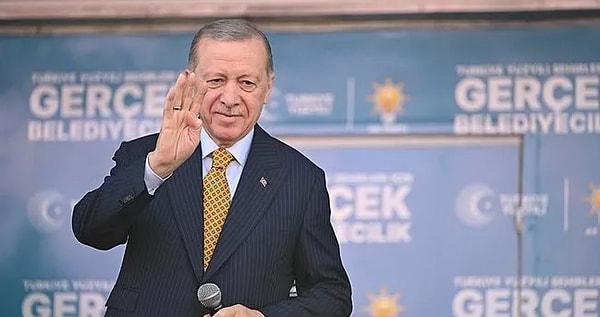 Kütahya’da yaklaşık 160 bin emeklinin yaşadığını hatırlatan Cumhurbaşkanı Erdoğan, ciddi bedeller ödediklerini vurgularken, "Millî birliğimize yönelik saldırıları bertaraf ederken; yeri geldi darbecilere karşı canımız pahasına direndik, yeri geldi sınırlarımıza dayanan teröristlerle boğuştuk" dedi.